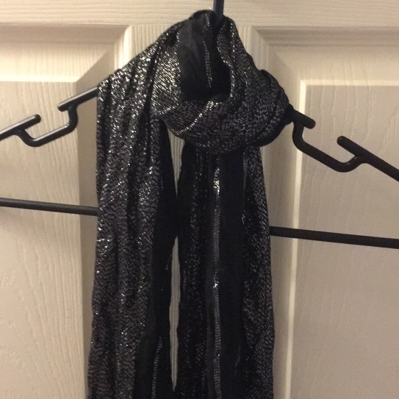 Scarves. - Picture 3 of 3